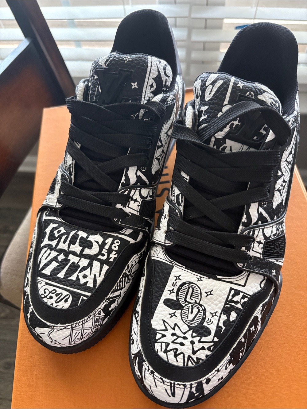 Louis Vuitton Trainers Comic Motifs Black White SS23 LV Size 9.5 - Picture 6 of 9